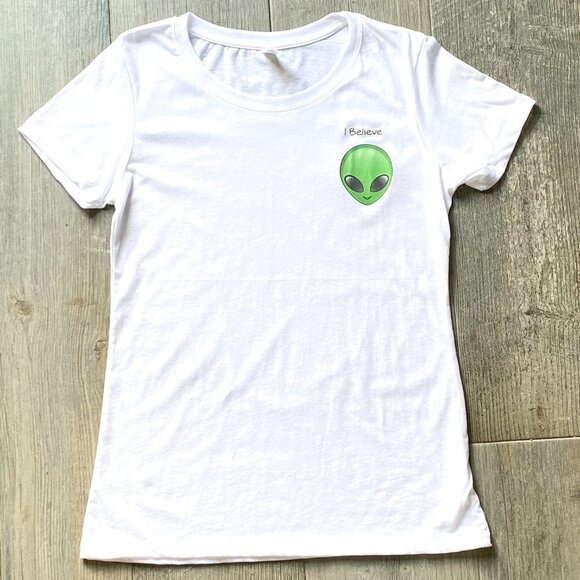 I Believe in Aliens Woman's Short Sleeve T-Shirt - Picture 2 of 2